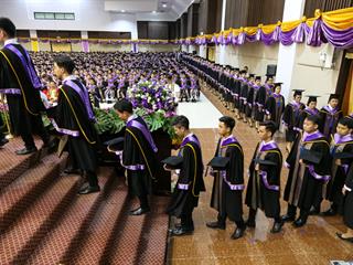 มหาวิทยาลัยพะเยา,จัดพิธีพระราชทานปริญญาบัตรแก่ผู้สำเร็จการศึกษาประจำปีการศึกษา,๒๕๕๙,,และพิธีเปิดพระบรมราชานุสาวรีย์สมเด็จพระนเรศวรมหาราชกับพิธีเปิดอาคารศูนย์การแพทย์และโรงพยาบาลมหาวิทยาลัยพะเยา