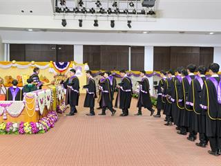มหาวิทยาลัยพะเยา,จัดพิธีพระราชทานปริญญาบัตรแก่ผู้สำเร็จการศึกษาประจำปีการศึกษา,๒๕๕๙,,และพิธีเปิดพระบรมราชานุสาวรีย์สมเด็จพระนเรศวรมหาราชกับพิธีเปิดอาคารศูนย์การแพทย์และโรงพยาบาลมหาวิทยาลัยพะเยา