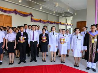 มหาวิทยาลัยพะเยา,จัดพิธีพระราชทานปริญญาบัตรแก่ผู้สำเร็จการศึกษาประจำปีการศึกษา,๒๕๕๙,,และพิธีเปิดพระบรมราชานุสาวรีย์สมเด็จพระนเรศวรมหาราชกับพิธีเปิดอาคารศูนย์การแพทย์และโรงพยาบาลมหาวิทยาลัยพะเยา
