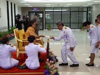 มหาวิทยาลัยพะเยา,จัดพิธีพระราชทานปริญญาบัตรแก่ผู้สำเร็จการศึกษาประจำปีการศึกษา,๒๕๕๙,,และพิธีเปิดพระบรมราชานุสาวรีย์สมเด็จพระนเรศวรมหาราชกับพิธีเปิดอาคารศูนย์การแพทย์และโรงพยาบาลมหาวิทยาลัยพะเยา