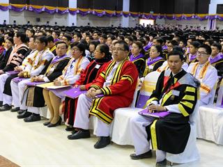 มหาวิทยาลัยพะเยา,จัดพิธีพระราชทานปริญญาบัตรแก่ผู้สำเร็จการศึกษาประจำปีการศึกษา,๒๕๕๙,,และพิธีเปิดพระบรมราชานุสาวรีย์สมเด็จพระนเรศวรมหาราชกับพิธีเปิดอาคารศูนย์การแพทย์และโรงพยาบาลมหาวิทยาลัยพะเยา