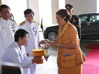 มหาวิทยาลัยพะเยา,จัดพิธีพระราชทานปริญญาบัตรแก่ผู้สำเร็จการศึกษาประจำปีการศึกษา,๒๕๕๙,,และพิธีเปิดพระบรมราชานุสาวรีย์สมเด็จพระนเรศวรมหาราชกับพิธีเปิดอาคารศูนย์การแพทย์และโรงพยาบาลมหาวิทยาลัยพะเยา