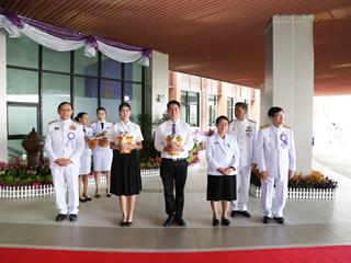 มหาวิทยาลัยพะเยา,จัดพิธีพระราชทานปริญญาบัตรแก่ผู้สำเร็จการศึกษาประจำปีการศึกษา,๒๕๕๙,,และพิธีเปิดพระบรมราชานุสาวรีย์สมเด็จพระนเรศวรมหาราชกับพิธีเปิดอาคารศูนย์การแพทย์และโรงพยาบาลมหาวิทยาลัยพะเยา