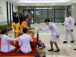 มหาวิทยาลัยพะเยา,จัดพิธีพระราชทานปริญญาบัตรแก่ผู้สำเร็จการศึกษาประจำปีการศึกษา,๒๕๕๙,,และพิธีเปิดพระบรมราชานุสาวรีย์สมเด็จพระนเรศวรมหาราชกับพิธีเปิดอาคารศูนย์การแพทย์และโรงพยาบาลมหาวิทยาลัยพะเยา