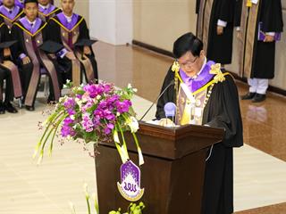 มหาวิทยาลัยพะเยา,จัดพิธีพระราชทานปริญญาบัตรแก่ผู้สำเร็จการศึกษาประจำปีการศึกษา,๒๕๕๙,,และพิธีเปิดพระบรมราชานุสาวรีย์สมเด็จพระนเรศวรมหาราชกับพิธีเปิดอาคารศูนย์การแพทย์และโรงพยาบาลมหาวิทยาลัยพะเยา