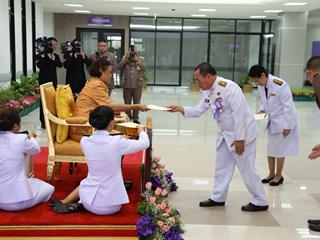 มหาวิทยาลัยพะเยา,จัดพิธีพระราชทานปริญญาบัตรแก่ผู้สำเร็จการศึกษาประจำปีการศึกษา,๒๕๕๙,,และพิธีเปิดพระบรมราชานุสาวรีย์สมเด็จพระนเรศวรมหาราชกับพิธีเปิดอาคารศูนย์การแพทย์และโรงพยาบาลมหาวิทยาลัยพะเยา