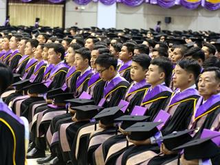 มหาวิทยาลัยพะเยา,จัดพิธีพระราชทานปริญญาบัตรแก่ผู้สำเร็จการศึกษาประจำปีการศึกษา,๒๕๕๙,,และพิธีเปิดพระบรมราชานุสาวรีย์สมเด็จพระนเรศวรมหาราชกับพิธีเปิดอาคารศูนย์การแพทย์และโรงพยาบาลมหาวิทยาลัยพะเยา