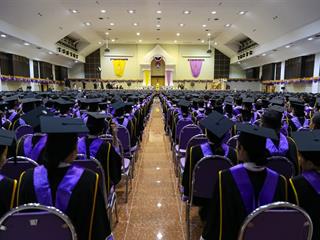 มหาวิทยาลัยพะเยา,จัดพิธีพระราชทานปริญญาบัตรแก่ผู้สำเร็จการศึกษาประจำปีการศึกษา,๒๕๕๙,,และพิธีเปิดพระบรมราชานุสาวรีย์สมเด็จพระนเรศวรมหาราชกับพิธีเปิดอาคารศูนย์การแพทย์และโรงพยาบาลมหาวิทยาลัยพะเยา