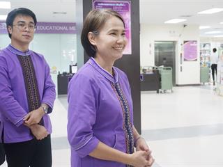 คณะที่ปรึกษากรรมการประเมินและผู้แทนจากสำนักงานปลัดกระทรวงวิทยาศาสตร์และเทคโนโลยี,เข้าเยี่ยมชมศูนย์บรรณสารและสื่อการศึกษา,มหาวิทยาลัยพะเยา
