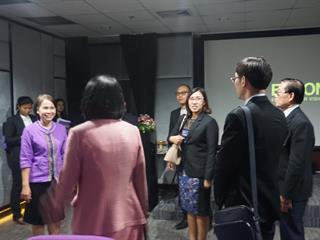 คณะที่ปรึกษากรรมการประเมินและผู้แทนจากสำนักงานปลัดกระทรวงวิทยาศาสตร์และเทคโนโลยี,เข้าเยี่ยมชมศูนย์บรรณสารและสื่อการศึกษา,มหาวิทยาลัยพะเยา