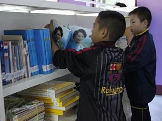 มหาวิทยาลัยพะเยา,ลงพื้นที่ช่วยจัดห้องสมุดห้องสมุดโรงเรียนตำรวจตระเวนชายแดนเบ็ตตี้ดูเมน,อำเภอปง,จังหวัดพะเยา