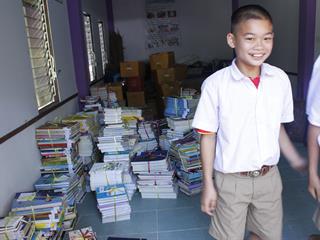 มหาวิทยาลัยพะเยา,ลงพื้นที่ช่วยจัดห้องสมุดห้องสมุดโรงเรียนตำรวจตระเวนชายแดนเบ็ตตี้ดูเมน,อำเภอปง,จังหวัดพะเยา