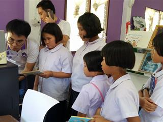 มหาวิทยาลัยพะเยา,ลงพื้นที่ช่วยจัดห้องสมุดห้องสมุดโรงเรียนตำรวจตระเวนชายแดนเบ็ตตี้ดูเมน,อำเภอปง,จังหวัดพะเยา