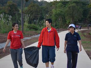 กิจกรรมเก็บขยะบริเวณรอบอ่างหลวง,มหาวิทยาลัยพะเยา,
