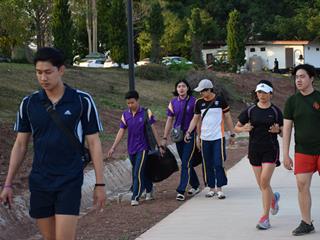 กิจกรรมเก็บขยะบริเวณรอบอ่างหลวง,มหาวิทยาลัยพะเยา,