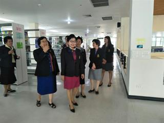 คณะทำงานผู้ทรงคุณวุฒิ,ตรวจเยี่ยมและประเมินสถาบันการศึกษา,,เยี่ยมชมศูนย์บรรณสารและสื่อการศึกษา,มหาวิทยาลัยพะเยา