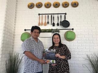 สาขาวิชาภาษาฝรั่งเศส,คณะศิลปศาสตร์,มหาวิทยาลัยพะเยา,ลงพื้นที่แจกเมนูอาหารเหนือภาษาฝรั่งเศส,แก่ผู้ประกอบการร้านอาหารริมกว๊านพะเยา