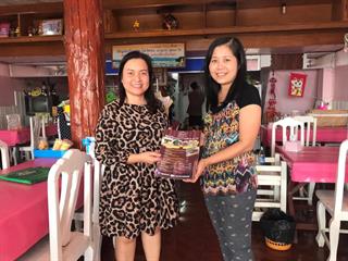 สาขาวิชาภาษาฝรั่งเศส,คณะศิลปศาสตร์,มหาวิทยาลัยพะเยา,ลงพื้นที่แจกเมนูอาหารเหนือภาษาฝรั่งเศส,แก่ผู้ประกอบการร้านอาหารริมกว๊านพะเยา