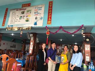 สาขาวิชาภาษาฝรั่งเศส,คณะศิลปศาสตร์,มหาวิทยาลัยพะเยา,ลงพื้นที่แจกเมนูอาหารเหนือภาษาฝรั่งเศส,แก่ผู้ประกอบการร้านอาหารริมกว๊านพะเยา