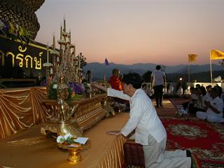 มหาวิทยาลัยพะเยา,จัดพิธีเวียนเทียนพระพุทธภุชคารักษ์,พระพุทธรูปประจำมหาวิทยาลัยพะเยา,เนื่องในวันมาฆบูชา