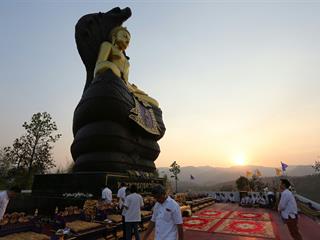 มหาวิทยาลัยพะเยา,จัดพิธีเวียนเทียนพระพุทธภุชคารักษ์,พระพุทธรูปประจำมหาวิทยาลัยพะเยา,เนื่องในวันมาฆบูชา