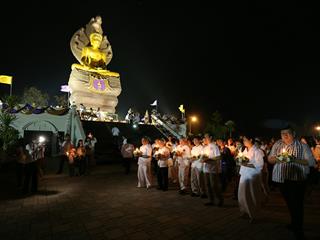 มหาวิทยาลัยพะเยา,จัดพิธีเวียนเทียนพระพุทธภุชคารักษ์,พระพุทธรูปประจำมหาวิทยาลัยพะเยา,เนื่องในวันมาฆบูชา