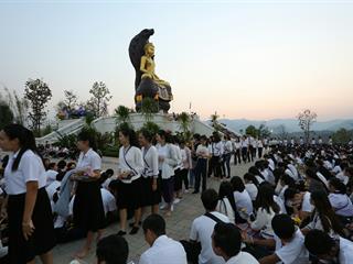มหาวิทยาลัยพะเยา,จัดพิธีเวียนเทียนพระพุทธภุชคารักษ์,พระพุทธรูปประจำมหาวิทยาลัยพะเยา,เนื่องในวันมาฆบูชา