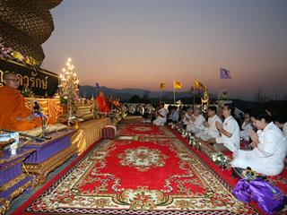 มหาวิทยาลัยพะเยา,จัดพิธีเวียนเทียนพระพุทธภุชคารักษ์,พระพุทธรูปประจำมหาวิทยาลัยพะเยา,เนื่องในวันมาฆบูชา