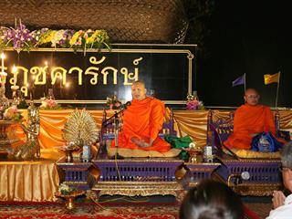 มหาวิทยาลัยพะเยา,จัดพิธีเวียนเทียนพระพุทธภุชคารักษ์,พระพุทธรูปประจำมหาวิทยาลัยพะเยา,เนื่องในวันมาฆบูชา