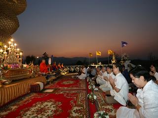 มหาวิทยาลัยพะเยา,จัดพิธีเวียนเทียนพระพุทธภุชคารักษ์,พระพุทธรูปประจำมหาวิทยาลัยพะเยา,เนื่องในวันมาฆบูชา