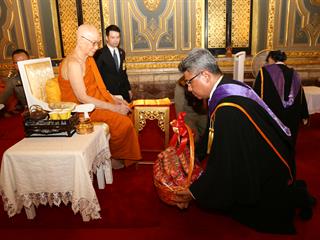 เมื่อวันศุกร์,ที่,2,มีนาคม,2561,สภามหาวิทยาลัยพะเยา,ผู้บริหารและเจ้าหน้าที่,มหาวิทยาลัยพะเยา,เข้าเฝ้าทูลถวายปริญญาการศึกษาดุษฎีบัณฑิตกิตติมศักดิ์,ประจำปีการศึกษา,2559,เจ้าพระคุณ,สมเด็จพระอริยวงศาคตญาณ,สมเด็จพระสังฆราช,สกลมหาสังฆปริณายก,(อัมพร,อัมพโร)