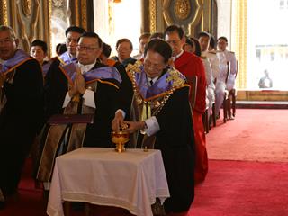 เมื่อวันศุกร์,ที่,2,มีนาคม,2561,สภามหาวิทยาลัยพะเยา,ผู้บริหารและเจ้าหน้าที่,มหาวิทยาลัยพะเยา,เข้าเฝ้าทูลถวายปริญญาการศึกษาดุษฎีบัณฑิตกิตติมศักดิ์,ประจำปีการศึกษา,2559,เจ้าพระคุณ,สมเด็จพระอริยวงศาคตญาณ,สมเด็จพระสังฆราช,สกลมหาสังฆปริณายก,(อัมพร,อัมพโร)