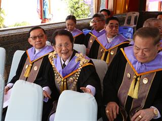 เมื่อวันศุกร์,ที่,2,มีนาคม,2561,สภามหาวิทยาลัยพะเยา,ผู้บริหารและเจ้าหน้าที่,มหาวิทยาลัยพะเยา,เข้าเฝ้าทูลถวายปริญญาการศึกษาดุษฎีบัณฑิตกิตติมศักดิ์,ประจำปีการศึกษา,2559,เจ้าพระคุณ,สมเด็จพระอริยวงศาคตญาณ,สมเด็จพระสังฆราช,สกลมหาสังฆปริณายก,(อัมพร,อัมพโร)