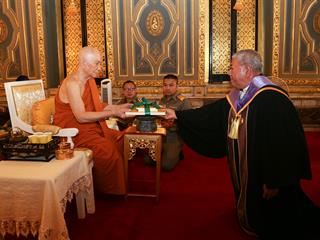 เมื่อวันศุกร์,ที่,2,มีนาคม,2561,สภามหาวิทยาลัยพะเยา,ผู้บริหารและเจ้าหน้าที่,มหาวิทยาลัยพะเยา,เข้าเฝ้าทูลถวายปริญญาการศึกษาดุษฎีบัณฑิตกิตติมศักดิ์,ประจำปีการศึกษา,2559,เจ้าพระคุณ,สมเด็จพระอริยวงศาคตญาณ,สมเด็จพระสังฆราช,สกลมหาสังฆปริณายก,(อัมพร,อัมพโร)
