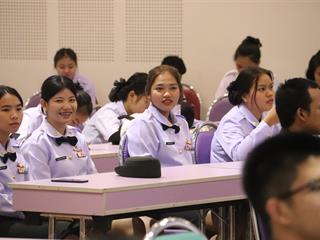 โครงการเสริมสร้างอุดมการณ์รักชาติ,และสถาบันพระมหากษัตริย์