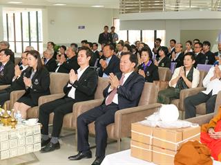 ศูนย์การแพทย์และโรงพยาบาลมหาวิทยาลัยพะเยา,,จัดพิธีบวงสรวง,พระราชานุสาวรีย์สมเด็จพระมหิตลาธิเบศร,อดุลยเดชวิกรม,พระบรมราชชนก,ประทับคู่,สมเด็จพระศรีนครินทราบรมราชชนนี,และพิธีทำบุญอาคารศูนย์การแพทย์และโรงพยาบาลมหาวิทยาลัยพะเยา,เพื่อความเป็นสิริมงคล,ณ,ศูนย์การแพทย์และโรงพยาบาลมหาวิทยาลัยพะเยา