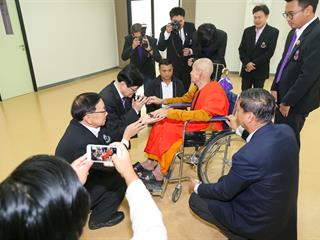 ศูนย์การแพทย์และโรงพยาบาลมหาวิทยาลัยพะเยา,,จัดพิธีบวงสรวง,พระราชานุสาวรีย์สมเด็จพระมหิตลาธิเบศร,อดุลยเดชวิกรม,พระบรมราชชนก,ประทับคู่,สมเด็จพระศรีนครินทราบรมราชชนนี,และพิธีทำบุญอาคารศูนย์การแพทย์และโรงพยาบาลมหาวิทยาลัยพะเยา,เพื่อความเป็นสิริมงคล,ณ,ศูนย์การแพทย์และโรงพยาบาลมหาวิทยาลัยพะเยา
