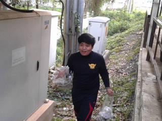 มหาวิทยาลัยพะเยา,ขอชื่นชม,นิสิตจากชมรมสายใยรักนิตินิวส์และนิสิตจิตอาสา,มหาวิทยาลัยพะเยาทุกคน,ที่ได้รวมกลุ่มกัน,เพื่อเก็บขยะบริเวณ,สถานีรอรถโดยสารสาธารณะและศาลาหน้าป่าไม้,