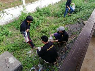 มหาวิทยาลัยพะเยา,ขอชื่นชม,นิสิตจากชมรมสายใยรักนิตินิวส์และนิสิตจิตอาสา,มหาวิทยาลัยพะเยาทุกคน,ที่ได้รวมกลุ่มกัน,เพื่อเก็บขยะบริเวณ,สถานีรอรถโดยสารสาธารณะและศาลาหน้าป่าไม้,
