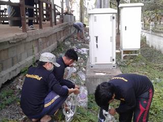 มหาวิทยาลัยพะเยา,ขอชื่นชม,นิสิตจากชมรมสายใยรักนิตินิวส์และนิสิตจิตอาสา,มหาวิทยาลัยพะเยาทุกคน,ที่ได้รวมกลุ่มกัน,เพื่อเก็บขยะบริเวณ,สถานีรอรถโดยสารสาธารณะและศาลาหน้าป่าไม้,