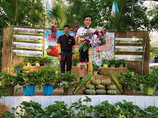 ผศ.ดร.ปราณี,อยู่ศิริ,รองอธิการบดีฝ่ายกิจการพิเศษ,มหาวิทยาลัยพะเยา,พร้อมด้วยเจ้าหน้าที่เข้าร่วมกิจกรรม,,ปั่นจักรยาน,เที่ยว,ชิม,ช้อป,สตรอเบอร์รี่ของดีบ้านโซ้