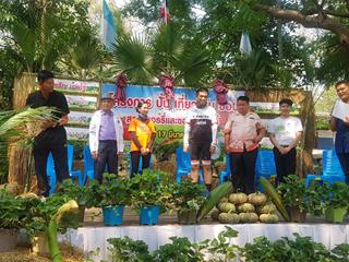 ผศ.ดร.ปราณี,อยู่ศิริ,รองอธิการบดีฝ่ายกิจการพิเศษ,มหาวิทยาลัยพะเยา,พร้อมด้วยเจ้าหน้าที่เข้าร่วมกิจกรรม,,ปั่นจักรยาน,เที่ยว,ชิม,ช้อป,สตรอเบอร์รี่ของดีบ้านโซ้
