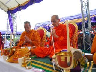 มหาวิทยาลัยพะเยา,โดยคณะกรรมการดำเนินการจัดสร้างพระบรมรูปสมเด็จพระนเรศวรมหาราช(จำลอง)และเหรียญสมเด็จพระนเรศวรมหาราช,ได้จัดพิธีมังคลาภิเษกพระบรมรูป,ฯ,และเหรียญสมเด็จพระนเรศวรมหาราช,ณ,ลานพระบรมราชานุสาวรีย์สมเด็จพระนเรศวรมหาราช,มหาวิทยาลัยพะเยา,