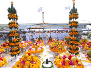 มหาวิทยาลัยพะเยา,โดยคณะกรรมการดำเนินการจัดสร้างพระบรมรูปสมเด็จพระนเรศวรมหาราช(จำลอง)และเหรียญสมเด็จพระนเรศวรมหาราช,ได้จัดพิธีมังคลาภิเษกพระบรมรูป,ฯ,และเหรียญสมเด็จพระนเรศวรมหาราช,ณ,ลานพระบรมราชานุสาวรีย์สมเด็จพระนเรศวรมหาราช,มหาวิทยาลัยพะเยา,