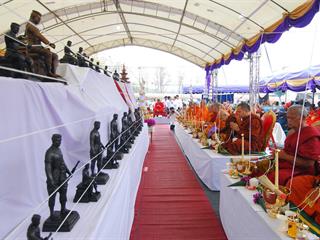 มหาวิทยาลัยพะเยา,โดยคณะกรรมการดำเนินการจัดสร้างพระบรมรูปสมเด็จพระนเรศวรมหาราช(จำลอง)และเหรียญสมเด็จพระนเรศวรมหาราช,ได้จัดพิธีมังคลาภิเษกพระบรมรูป,ฯ,และเหรียญสมเด็จพระนเรศวรมหาราช,ณ,ลานพระบรมราชานุสาวรีย์สมเด็จพระนเรศวรมหาราช,มหาวิทยาลัยพะเยา,