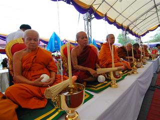 มหาวิทยาลัยพะเยา,โดยคณะกรรมการดำเนินการจัดสร้างพระบรมรูปสมเด็จพระนเรศวรมหาราช(จำลอง)และเหรียญสมเด็จพระนเรศวรมหาราช,ได้จัดพิธีมังคลาภิเษกพระบรมรูป,ฯ,และเหรียญสมเด็จพระนเรศวรมหาราช,ณ,ลานพระบรมราชานุสาวรีย์สมเด็จพระนเรศวรมหาราช,มหาวิทยาลัยพะเยา,