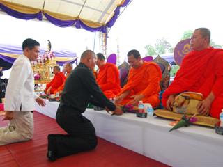 มหาวิทยาลัยพะเยา,โดยคณะกรรมการดำเนินการจัดสร้างพระบรมรูปสมเด็จพระนเรศวรมหาราช(จำลอง)และเหรียญสมเด็จพระนเรศวรมหาราช,ได้จัดพิธีมังคลาภิเษกพระบรมรูป,ฯ,และเหรียญสมเด็จพระนเรศวรมหาราช,ณ,ลานพระบรมราชานุสาวรีย์สมเด็จพระนเรศวรมหาราช,มหาวิทยาลัยพะเยา,