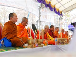 มหาวิทยาลัยพะเยา,โดยคณะกรรมการดำเนินการจัดสร้างพระบรมรูปสมเด็จพระนเรศวรมหาราช(จำลอง)และเหรียญสมเด็จพระนเรศวรมหาราช,ได้จัดพิธีมังคลาภิเษกพระบรมรูป,ฯ,และเหรียญสมเด็จพระนเรศวรมหาราช,ณ,ลานพระบรมราชานุสาวรีย์สมเด็จพระนเรศวรมหาราช,มหาวิทยาลัยพะเยา,