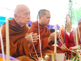 มหาวิทยาลัยพะเยา,โดยคณะกรรมการดำเนินการจัดสร้างพระบรมรูปสมเด็จพระนเรศวรมหาราช(จำลอง)และเหรียญสมเด็จพระนเรศวรมหาราช,ได้จัดพิธีมังคลาภิเษกพระบรมรูป,ฯ,และเหรียญสมเด็จพระนเรศวรมหาราช,ณ,ลานพระบรมราชานุสาวรีย์สมเด็จพระนเรศวรมหาราช,มหาวิทยาลัยพะเยา,