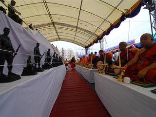 มหาวิทยาลัยพะเยา,โดยคณะกรรมการดำเนินการจัดสร้างพระบรมรูปสมเด็จพระนเรศวรมหาราช(จำลอง)และเหรียญสมเด็จพระนเรศวรมหาราช,ได้จัดพิธีมังคลาภิเษกพระบรมรูป,ฯ,และเหรียญสมเด็จพระนเรศวรมหาราช,ณ,ลานพระบรมราชานุสาวรีย์สมเด็จพระนเรศวรมหาราช,มหาวิทยาลัยพะเยา,